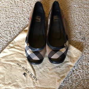 Burberry flats!